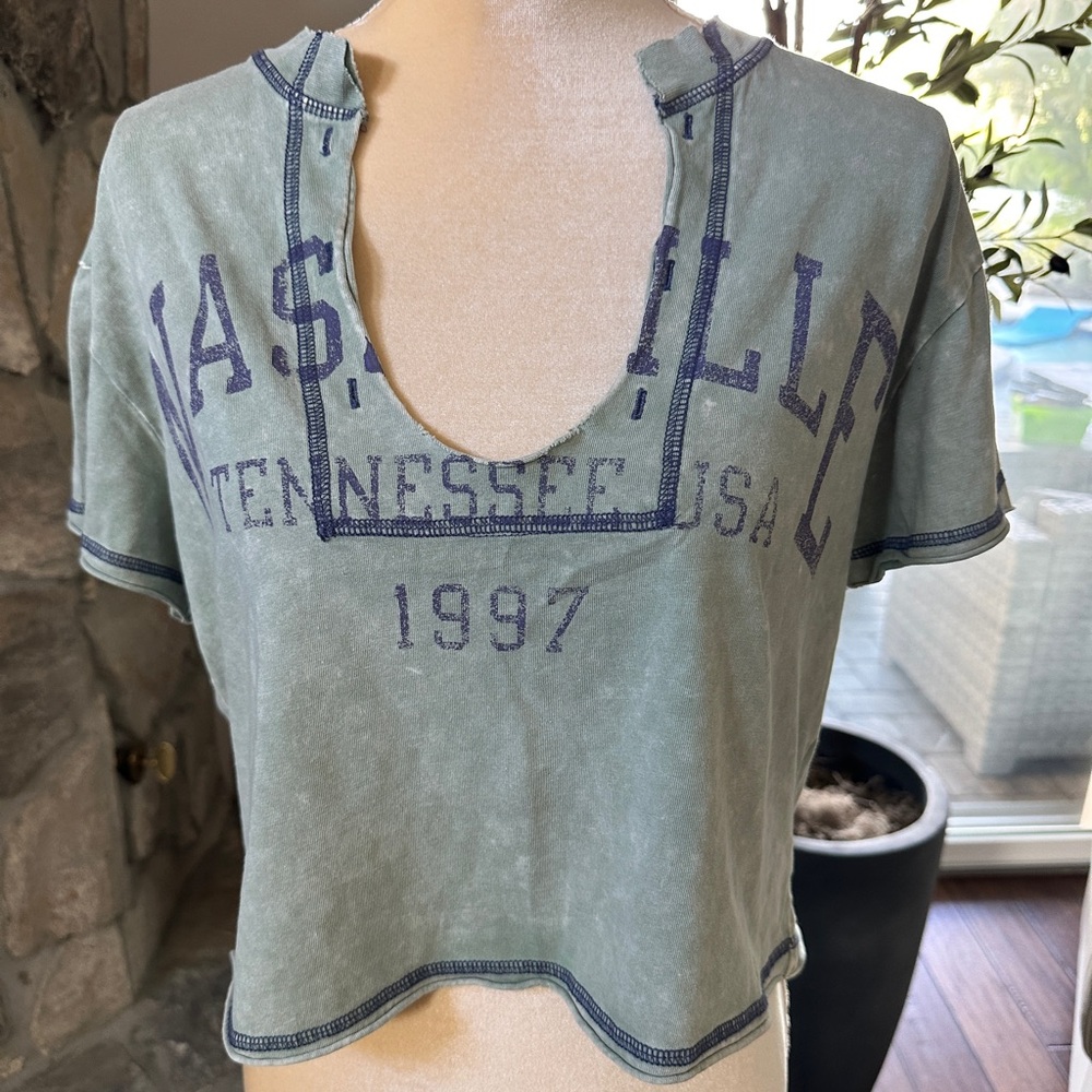 Forever 21 Nashville Tennessee Crop Boyfriend Tee in Khaki Green M